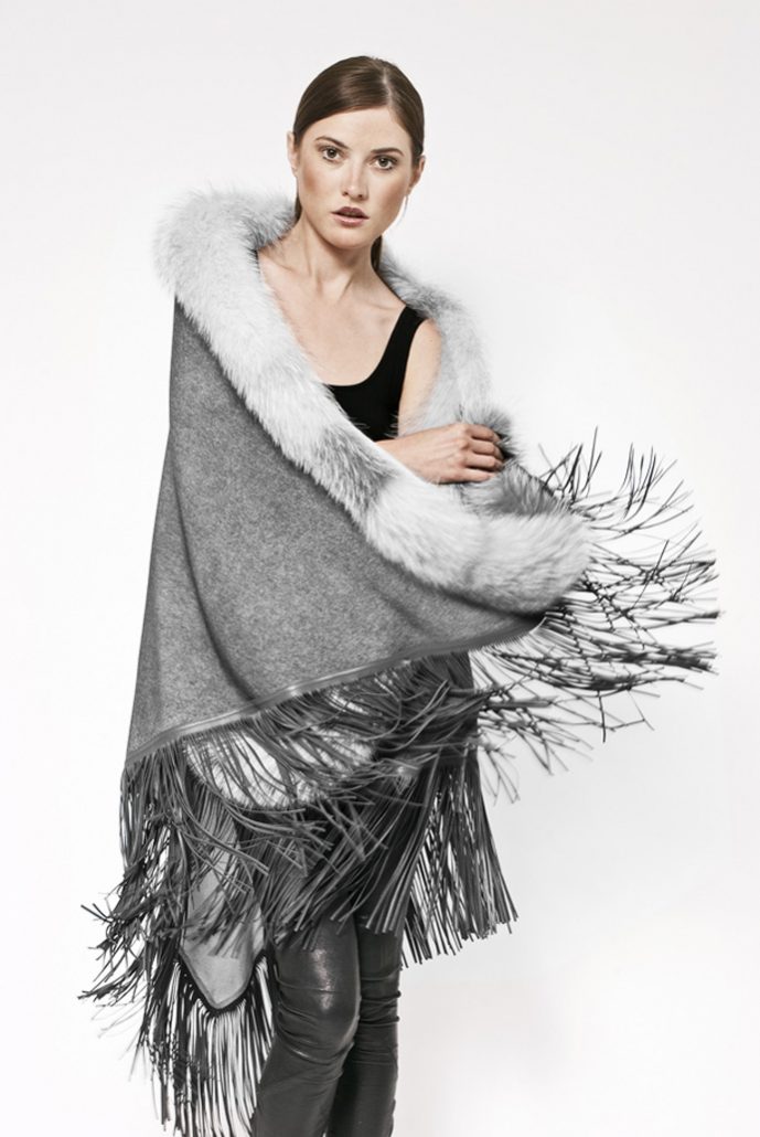 Gispy cashmere shawl rimmed with fox and leather fringes - cod. 13/51