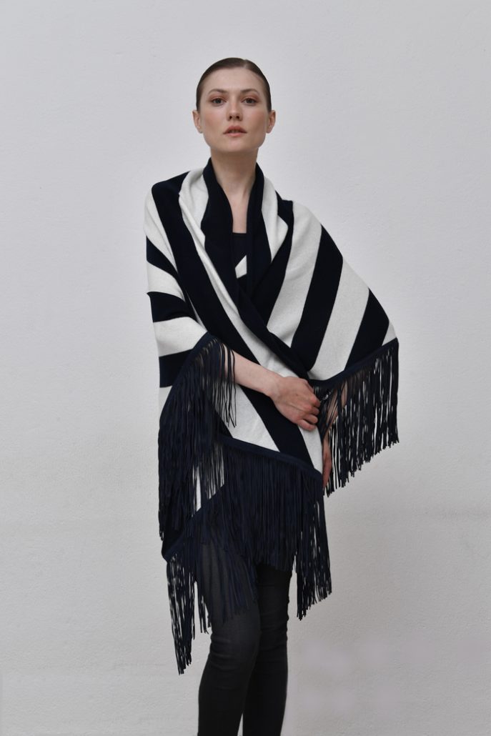 Cod. 13/53 – color Optical/Marino – Striped cashmere shawl with suede fringes