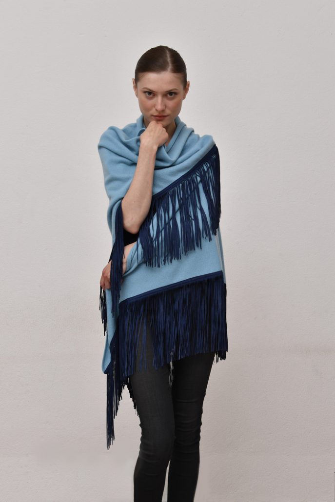 Cod. 13/18 – color Canale – Gipsy cashmere shawl with color Blue suede fringes