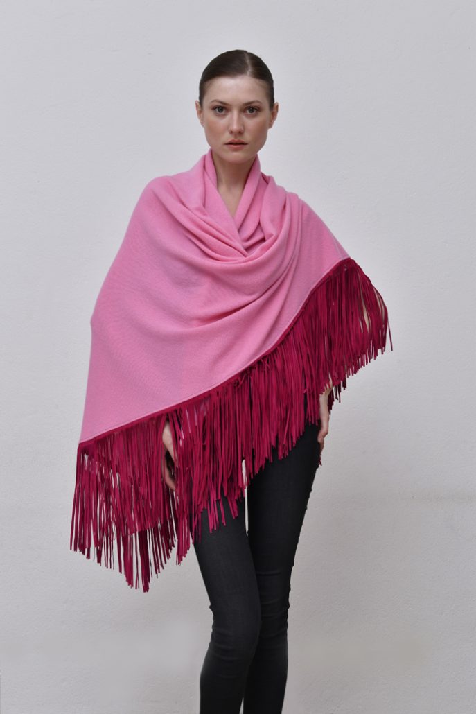 Cod. 13/18 – color Chiffon – Gipsy cashmere shawl with color Fuxia suede fringes